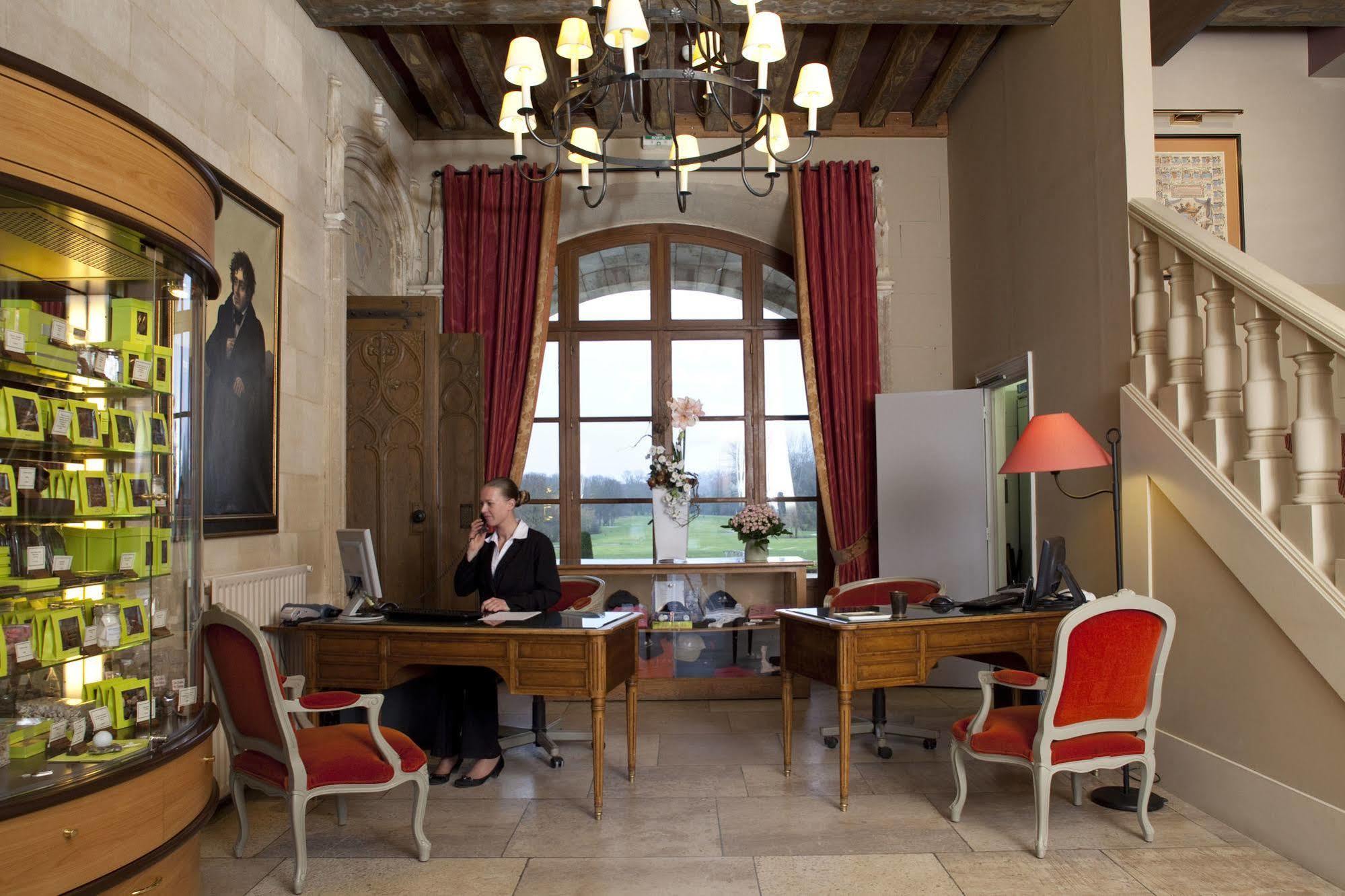 奥热尔维尔城堡酒店 奥盖尔维莱拉里维耶尔 外观 照片